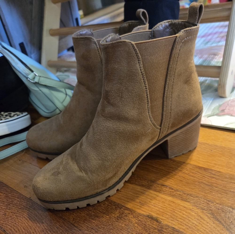 Source Unknown Tan Heeled Boots with Suede Finish